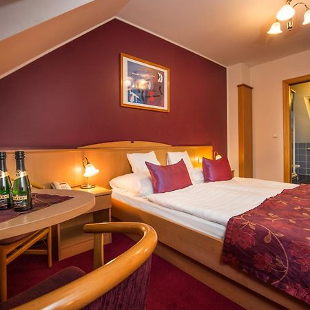 Hotel Kalvaria Дьёр Экстерьер фото