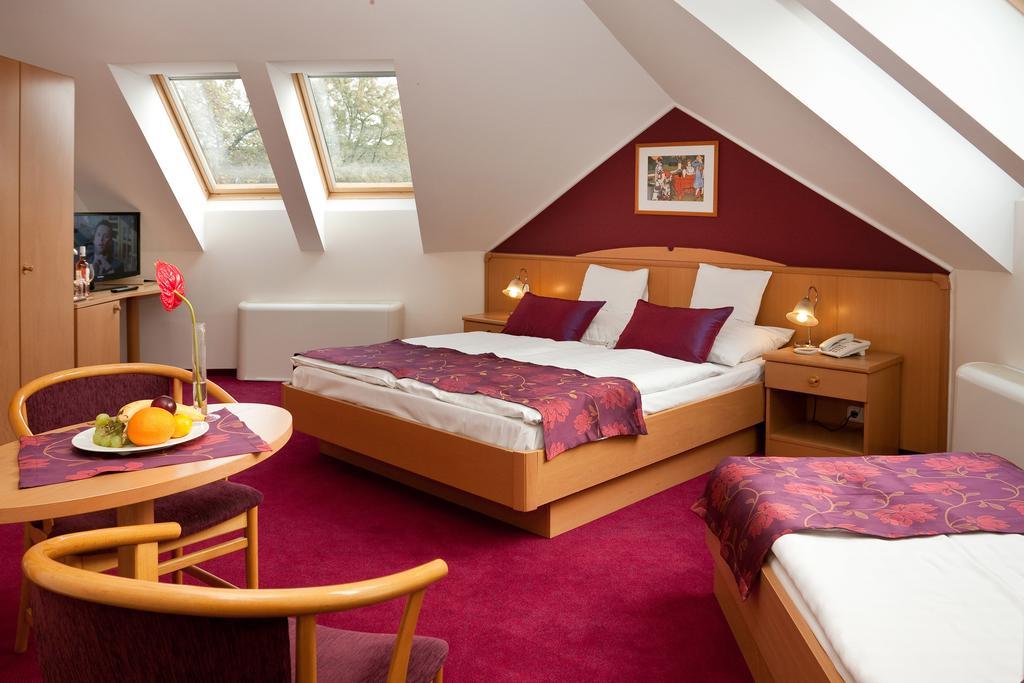 Hotel Kalvaria Дьёр Номер фото