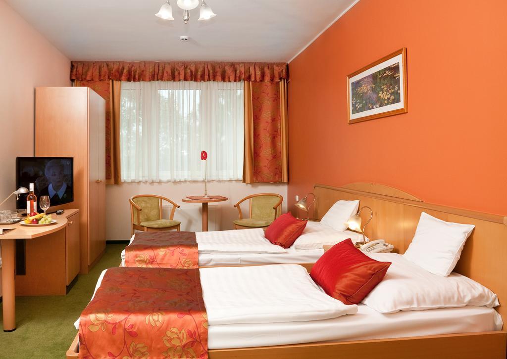 Hotel Kalvaria Дьёр Номер фото