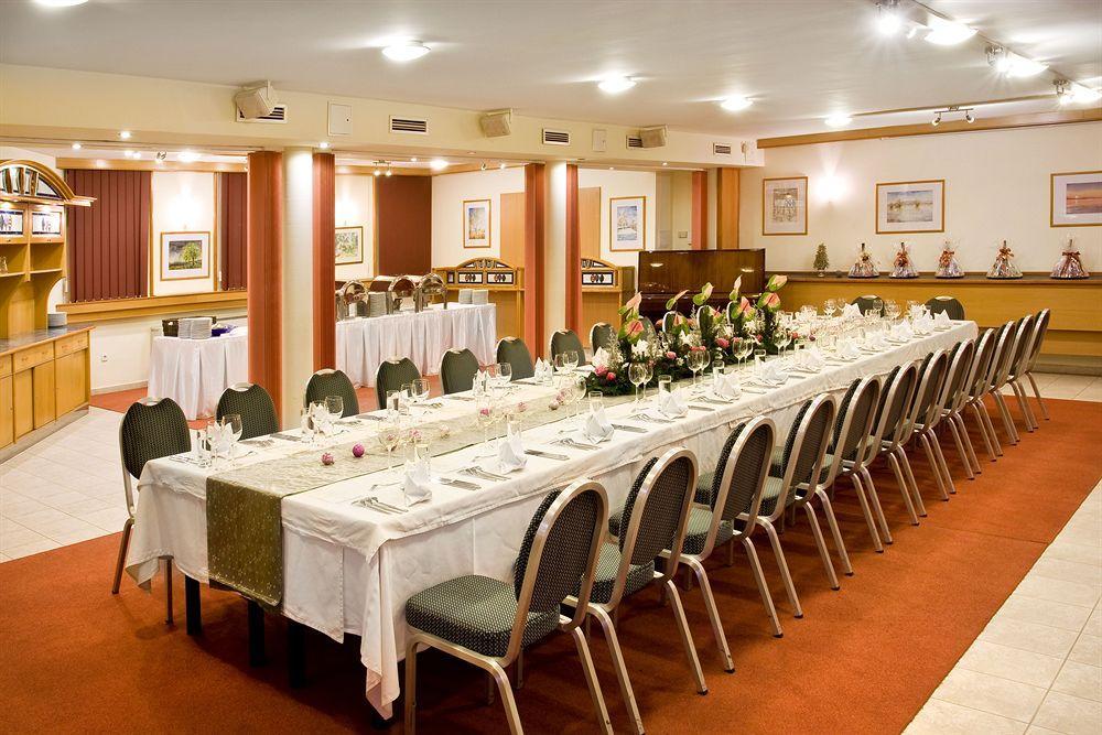 Hotel Kalvaria Дьёр Экстерьер фото
